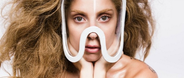 H Lady Gaga αποκαλύπτει μια ακόμη γυμνή promo photo για το “Applause”