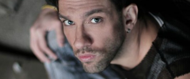 “Το μπαλκονάκι”: Ακούστε το νέο τραγούδι του Κώστα Κούντου