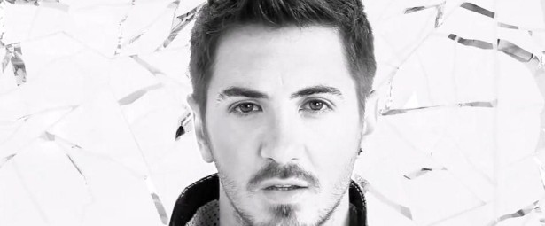 Ο Νίκος Γκάνος παρουσίασε ζωντανά το νέο του τραγούδι!