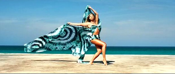 H Beyonce τραγουδά ζωντανά το ‘Standing On The Sun’.