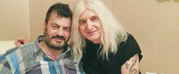 Ο Νίκος Καρβέλας υπογράφει το νέο τραγούδι του Μανώλη Κονταρού!