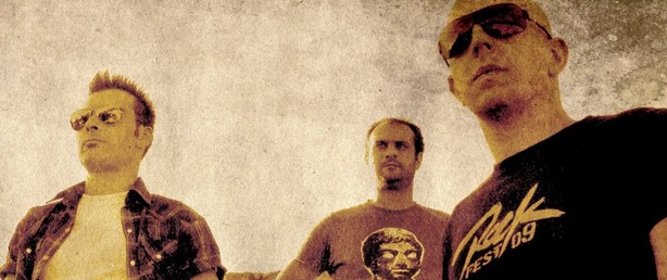 Είναι οι άλλοι παράξενοι ή είμαι εγώ; | Τα Γυμνά Καλώδια επιστρέφουν με νέο single