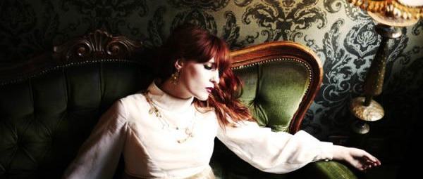 Οι Florence and the Machine τραγουδούν για πρώτη φορά live το “Over The Love”