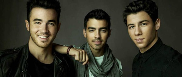 Ακούστε το νέο single των Jonas Brothers, “First Time”