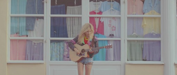 Nina Nesbitt | Η ανερχόμενη Σκωτσέζα τραγουδίστρια παρουσιάζει το νέο της video clip