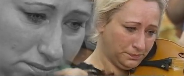 Με δάκρυα στα μάτια έπαιξαν για τελευταία φορά (VIDEO)