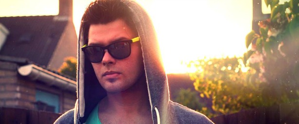 Άκου το νέο τραγούδι του Νίκου Τασιόπουλου: “Φανερά ή κρυφά”!