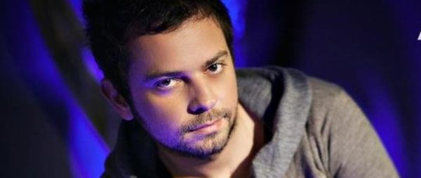 «Του έρωτα το χάδι» | Δείτε το ολοκαίνουριο video clip του Άγγελου Μιχαήλ