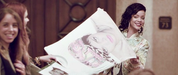 Και πάλι σχεδιάστρια μόδας η Rihanna!