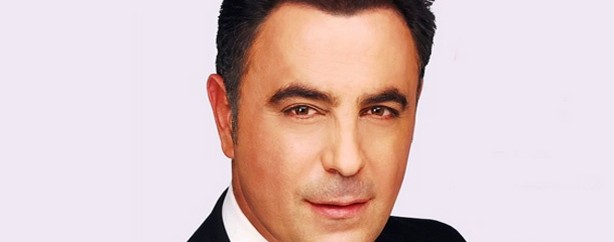 «Μαζί μου μιλάς» | Με νέο τραγούδι επιστρέφει ο Χάρης Ακριτίδης