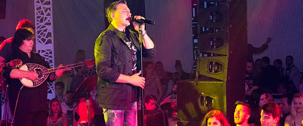 Δρόμος 89.8: Δείτε φωτογραφίες από το επιτυχημένο πάρτι του με καλεσμένους Μακρόπουλο – Μαρτάκη – Σάλτη!