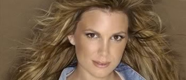 Βικτώρια Χαλκίτη: «Δεν νομίζω πως θα μπορούσα να κάνω φωνητικά στον Αγάθωνα»