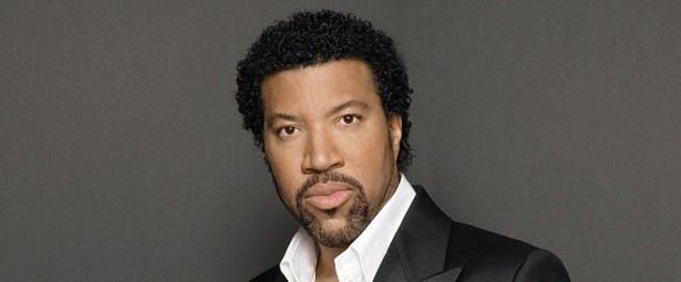 Το “Hello” του Lionel Richie ανεβαίνει στο Νο1 των Η.Π.Α. στις 12/5/1984