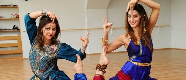 Το πρώτο «Bollywood Flash Mob in Greece» μεταδίδει θετική ενέργεια και χαμόγελα (Video)