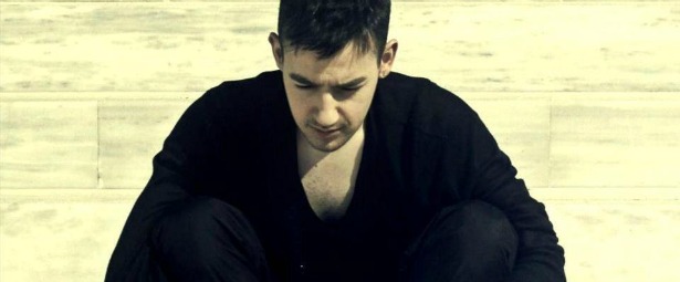 Ο Μαυρίκιος κάνει… “Βουτιά στο κενό”| Νέο τραγούδι