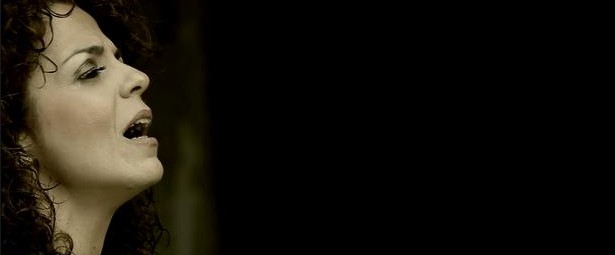 Ακούστε το νέο τραγούδι της Εύας Κανέλλη