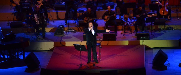 “Ο Δικός μου Βασίλης Τσιτσάνης” | Όλα όσα έγιναν στο Μέγαρο Μουσικής με τον Γιάννη Πάριο