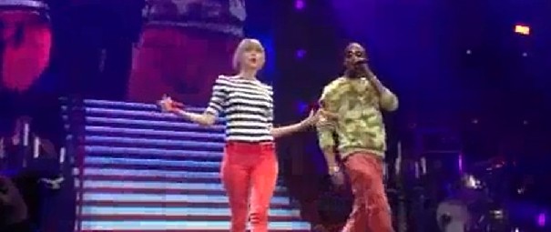 Taylor Swift και B.o.B μαζί στη σκηνή