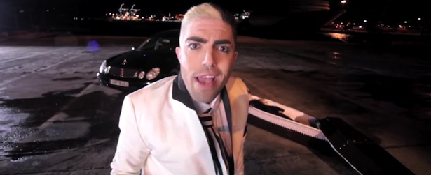 “Ήσουνα” | Ο Tus βρίζει ακατάπαυστα και προκαλεί!