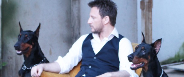 Κώστας Καραφώτης: Οπτικοποιεί το νέο του τραγούδι & φεύγει για Κωνσταντινούπολη!