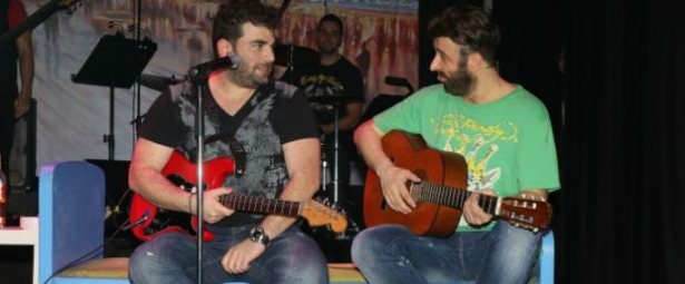 Ο Παντελής Παντελίδης συναντά τον… ‘Παντελή Παντελίδη’! | Φωτογραφίες