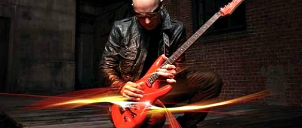 O Joe Satriani ανοίγει μια «πόρτα για το καλοκαίρι»!