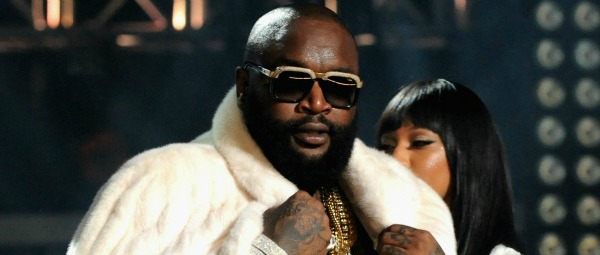 Ο Rick Ross ζητά δημόσια συγγνώμη για τους στίχους «βιασμού» του “U.O.E.N.O”