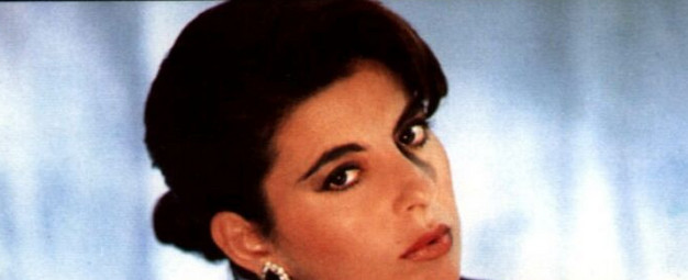 Χρονοντούλαπο : Η Άντζελα Δημητρίου τραγουδά Νίκο Καρβέλα !