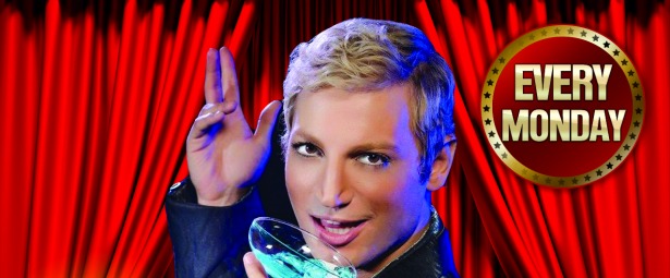 Κάθε Δευτέρα η παράσταση «Stars & Family Show» με τον Διονύση Ζάχο στο Vault Night Bar