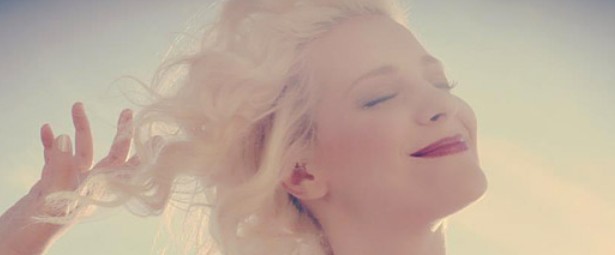 Νατάσσα Μποφίλιου: “Σε κάθε χώρο όπου εμφανίζομαι κάνω τη συμφωνία να μπορεί όποιος θέλει να πάρει τα λεφτά του και να φύγει”