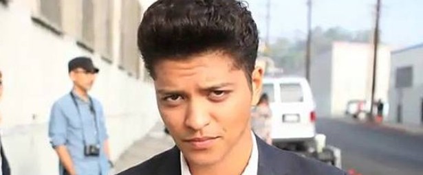 Ο Bruno Mars εμφανίστηκε στην “Ellen”.