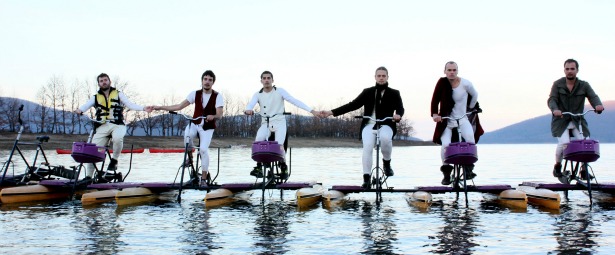 Oι Yianneis ανεβαίνουν στη σκηνή του six d.o.g.s 5/4