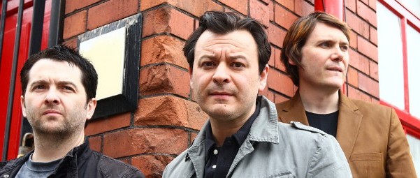 Η Cate Le Bon στο δίσκο των Manic Street Preachers