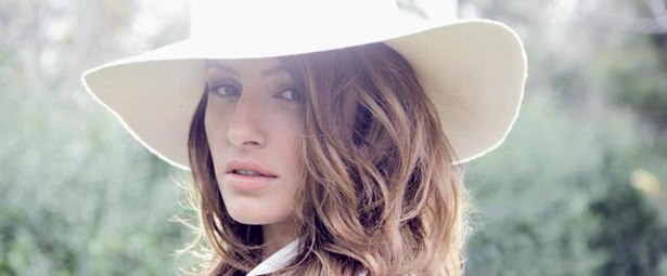 Έλενα Παπαρίζου | Ερμηνεύει το νέο της τραγούδι live στο Hollywood!