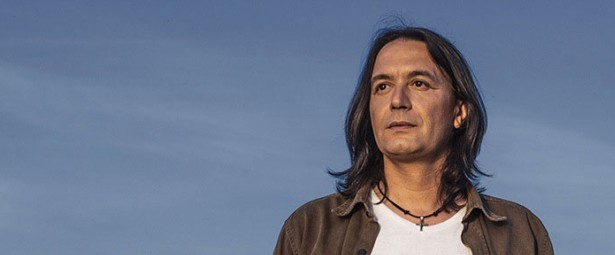 «Ο σκύλος μου ο Ρωμιός» : Το νέο τραγούδι του Γιάννη Κότσιρα!