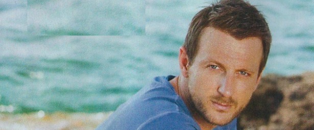 Δείτε τον Κώστα Καραφώτη να σβήνει τα 35 !