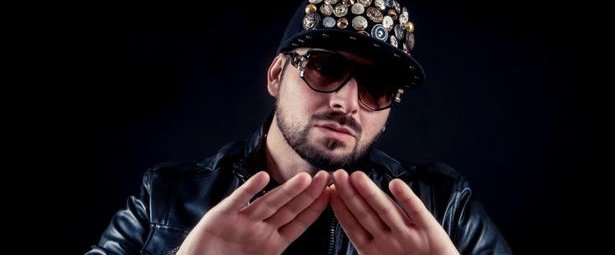 Ακούστε το νέο τραγούδι του Οminus | « Σαν τον Μάνθο Φουστάνο »