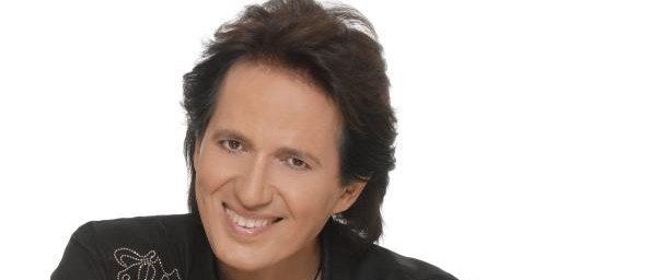 Πασχάλης: «Ποτέ δεν σκέφτηκα ότι ήρθε η ώρα να πάω σπίτι μου από τη στιγμή που έχω δύναμη, συναισθήματα, όρεξη και όλη αυτή την ευαισθησία έκφρασης που αισθάνομαι όταν είμαι πάνω στη σκηνή»