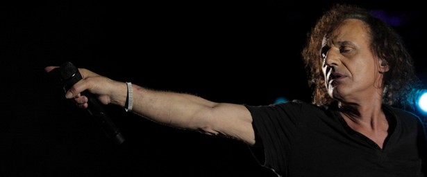 Πάρτε μία γεύση από την εμφάνιση Βασίλη Παπακωνσταντίνου στο Θέατρο Βράχων(video)