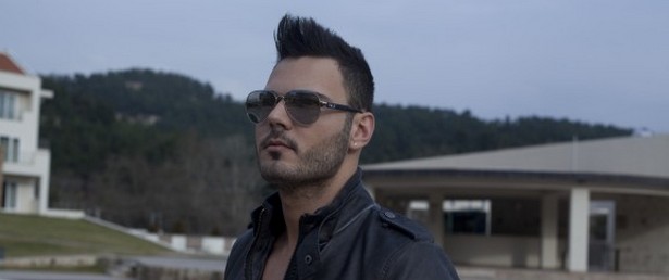 «Σ’ έχω ερωτευτεί» | Ο Χρήστος Έξαρχος μας παρουσιάζει το νέο του τραγούδι