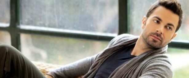 Ο Ηλίας Βρεττός επιδίδεται στο… ψαροντούφεκο!