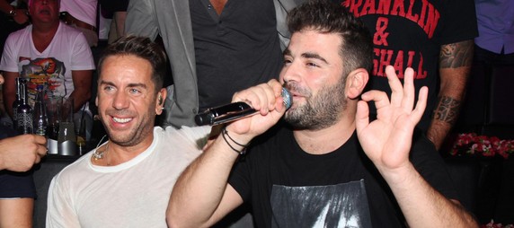 Ο Παντελίδης ερμηνεύει… ο Μαζωνάκης χορεύει στο Thalassa People’s Stage (Δείτε φωτο)!