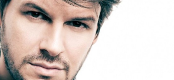 Πάρτε μια πρώτη γεύση από το νέο τραγούδι του Πάνου Κιάμου.