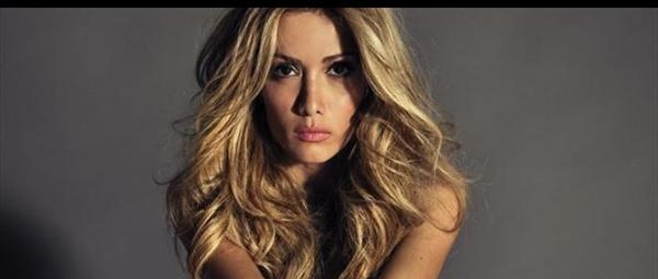 Στέλλα Καλλή: Έρχεται με ολοκαίνουργιο τραγούδι δια χειρός Φοίβου (teaser)