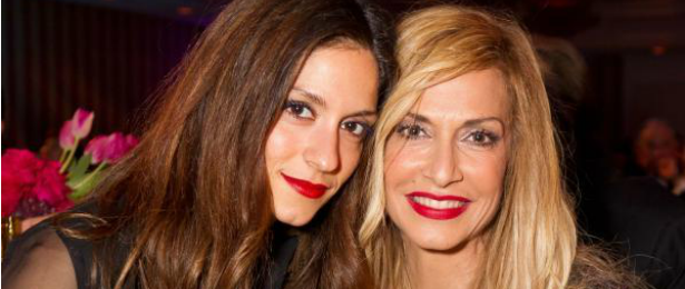 Δείτε το συγκινητικό μήνυμα της Σοφίας Καρβέλα προς την Άννα Βίσση για τα 40 χρόνια καριέρας της