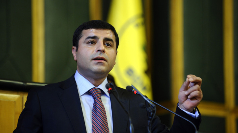 Τουρκία: Σώος ο Ντεμιρτάς έπειτα από την επίθεση κατά του αυτοκινήτου του