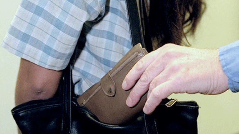 Ηράκλειο: Εξιχνιάστηκαν τέσσερις περιπτώσεις κλοπών τσαντών – πορτοφολιών