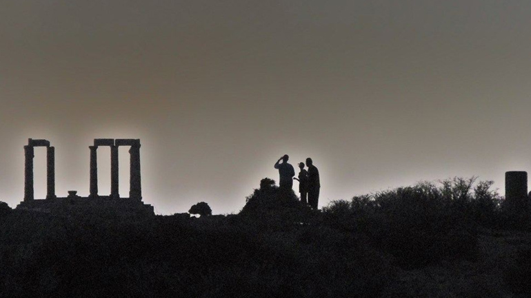 Απαθανατίζοντας το κύμα, το ηλιοβασίλεμα και τον Αττικό ουρανό!!!