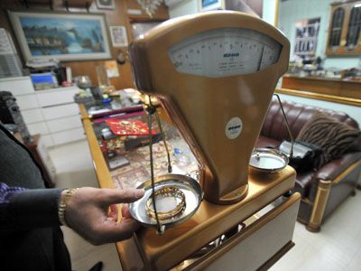 Τα ρίχνουν στην ιδιοκτήτρια του ενεχυροδανειστηρίου οι εκβιαστές