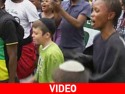 Οι Νοτιοαφρικανοί χορεύουν στη μνήμη του Μαντέλα